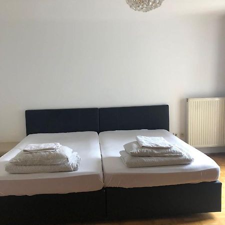 A Private Room In A Shared Apartment Wien Exteriör bild