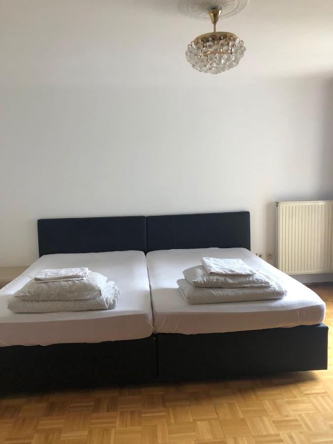 A Private Room In A Shared Apartment Wien Exteriör bild