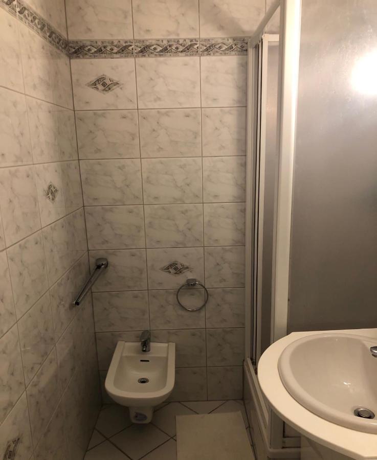 A Private Room In A Shared Apartment Wien Exteriör bild