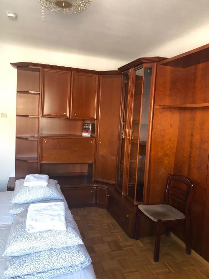 A Private Room In A Shared Apartment Wien Exteriör bild